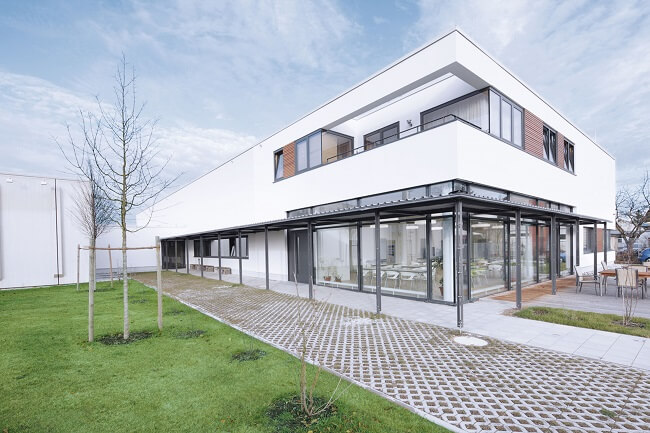 ELWA Unternehmensporträt ELWA - Firmenzentrale in Maisach, München