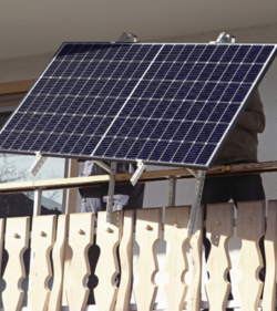 Solarstrom für alle: Wie Photovoltaik heute auch für Mieter:innen, kleine Haushalte und Balkone funktioniert