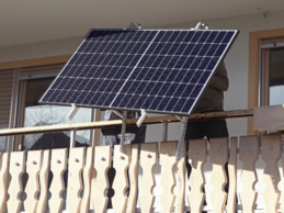 Solarstrom für alle: Wie Photovoltaik heute auch für Mieter:innen, kleine Haushalte und Balkone funktioniert