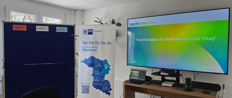 Bildschirm Präsentation technewable, IHK Potsdam - Regionalcenter IHK Aufsteller und Pinnwand